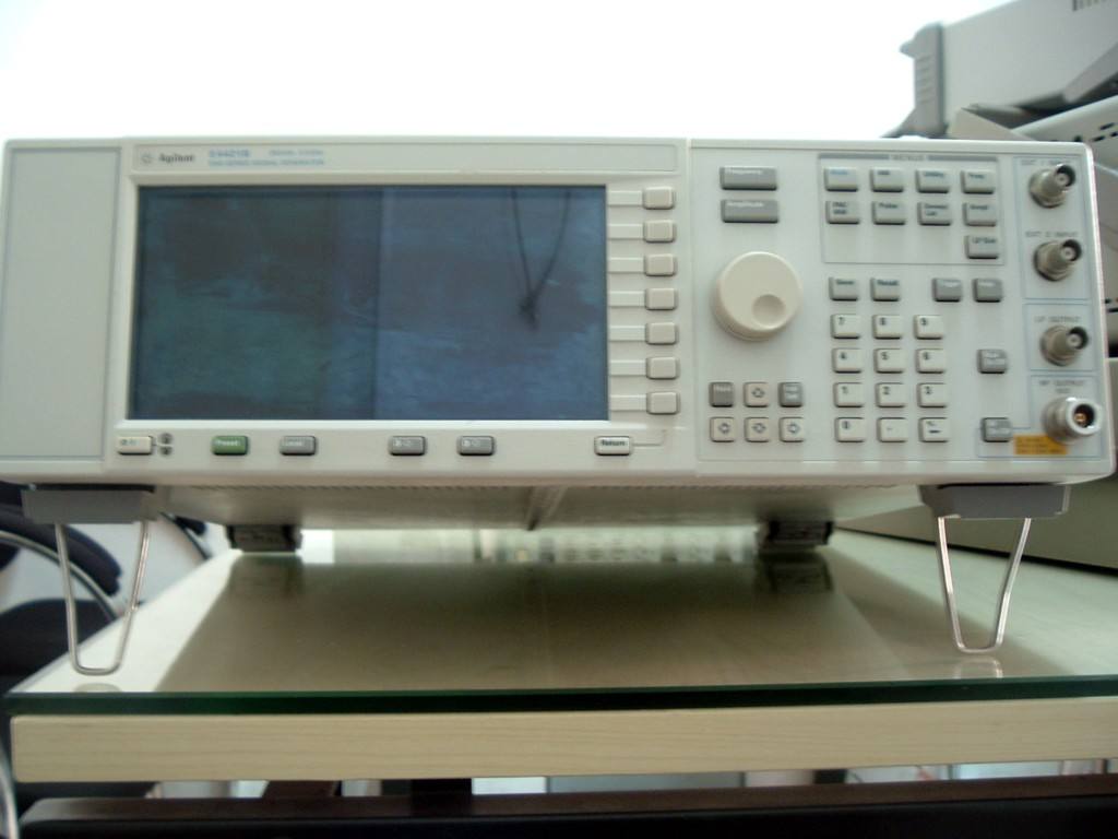 Agilent E4433B4G信号发生器安捷伦250kHz-4GHz