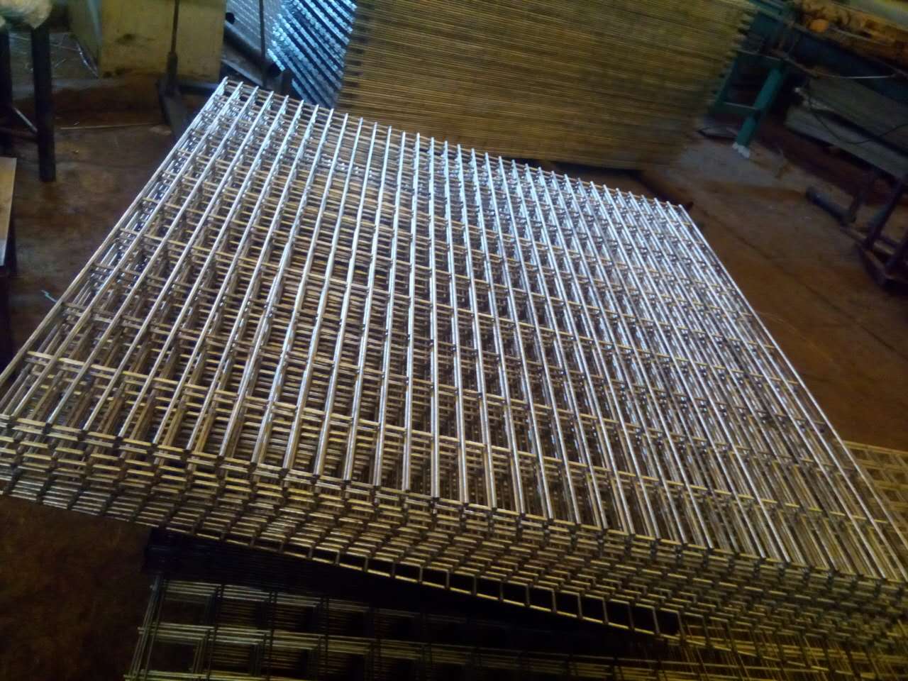 深圳施工铁丝网,黑铁丝网规格,碰焊网的尺寸