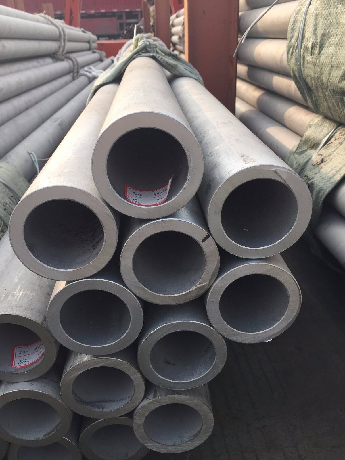 0Cr25Ni20钢管在冶金中可用作高温炉管,炉膛,容器,热电偶保护管等