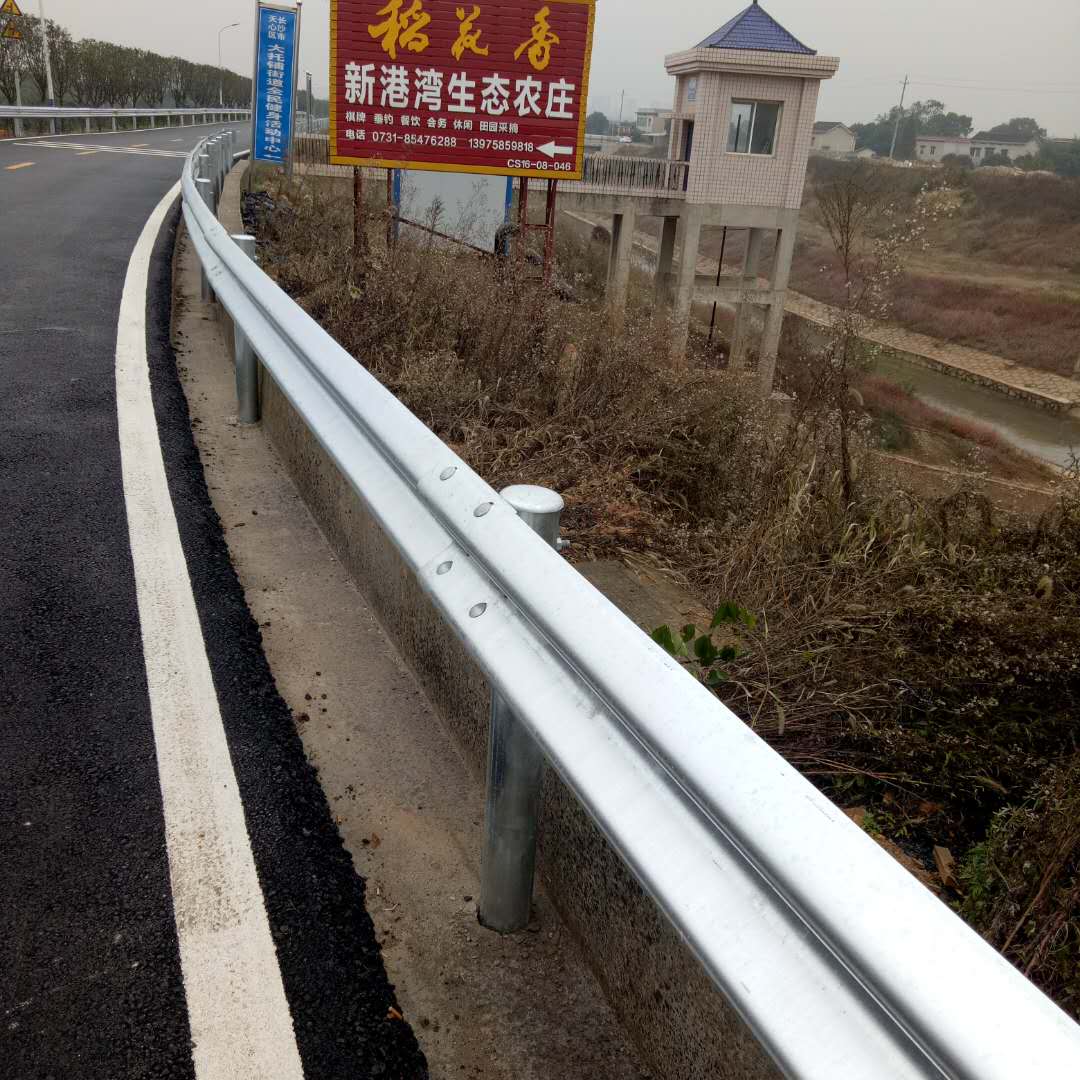 乡村公路镀锌防撞护栏 波形护栏厂家 支持定制