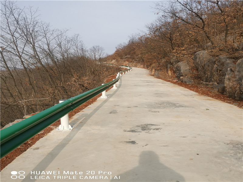 为什么要给道路上装波形护栏板