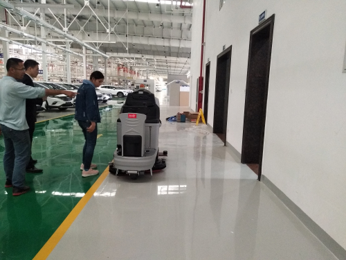 贵港驾驶式洗地机与人工清洁相比有何优势