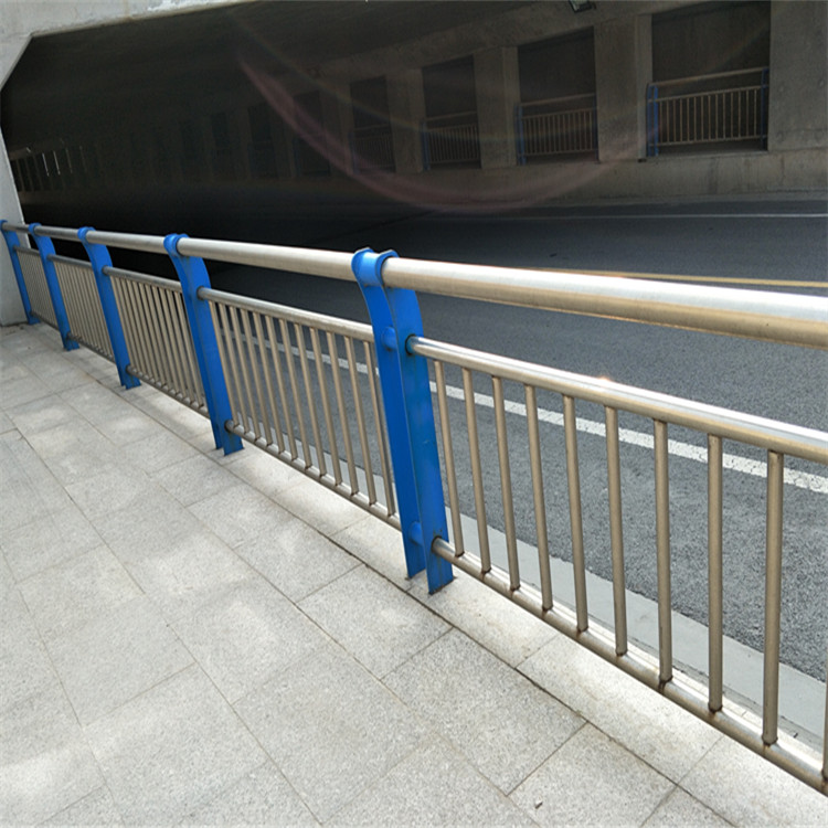 广州市大桥上安装不锈钢护栏,珠江大桥锌钢桥梁护栏