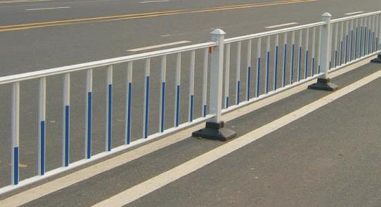 贵州车道隔离护栏现货》车道隔离护栏销售》防护栏