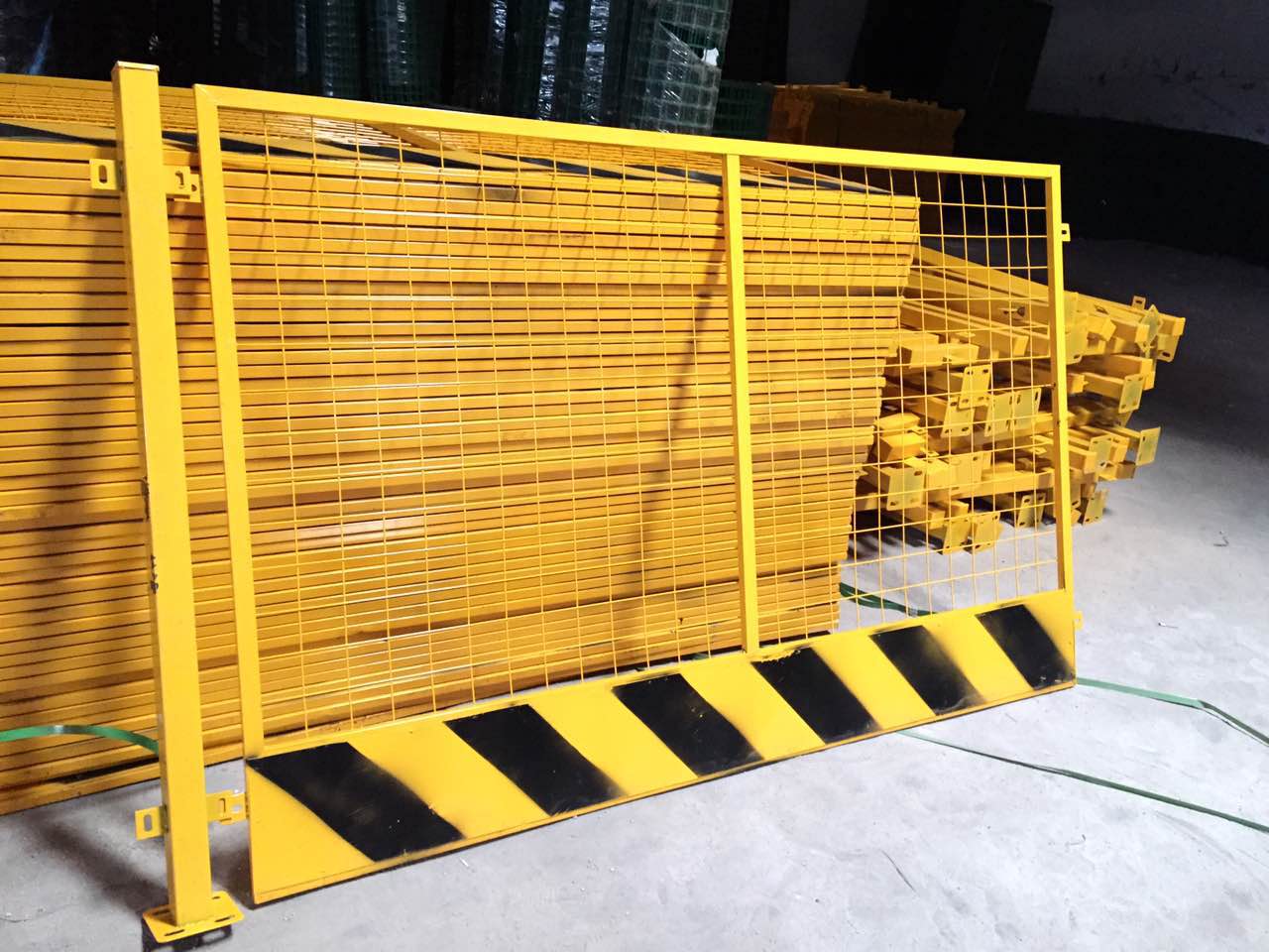 黄色基坑护栏，红白基坑护栏，安全临边护栏，防护栏网