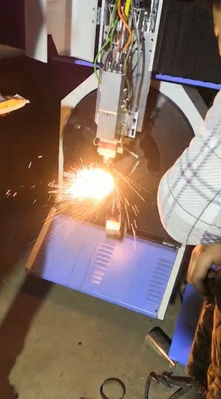 菱动激光金属板材激光切割机