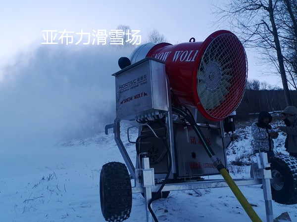大功率移动制雪人工造雪机便宜价 自然雪雾炮式人工降雪机