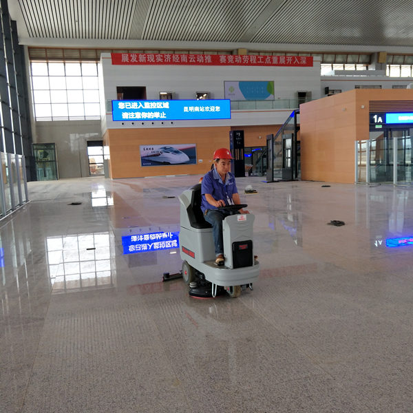 贵港高铁站快速清洁用驾驶式洗地机