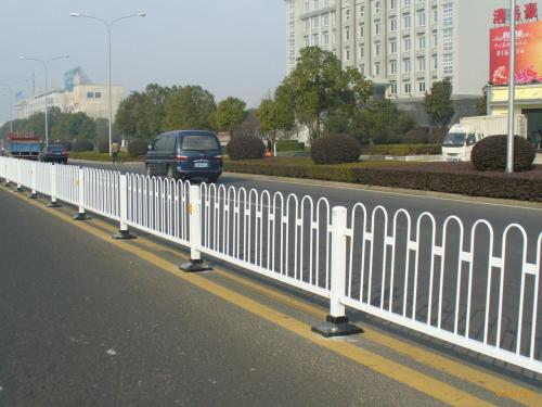 交通城市中央隔离栏河北京式圆管护栏厂家