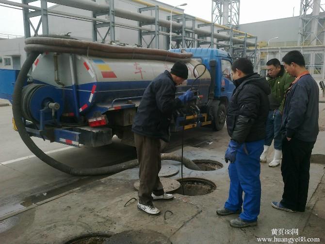 武汉三镇清污公司备有先进专业车吸污抢修管道
