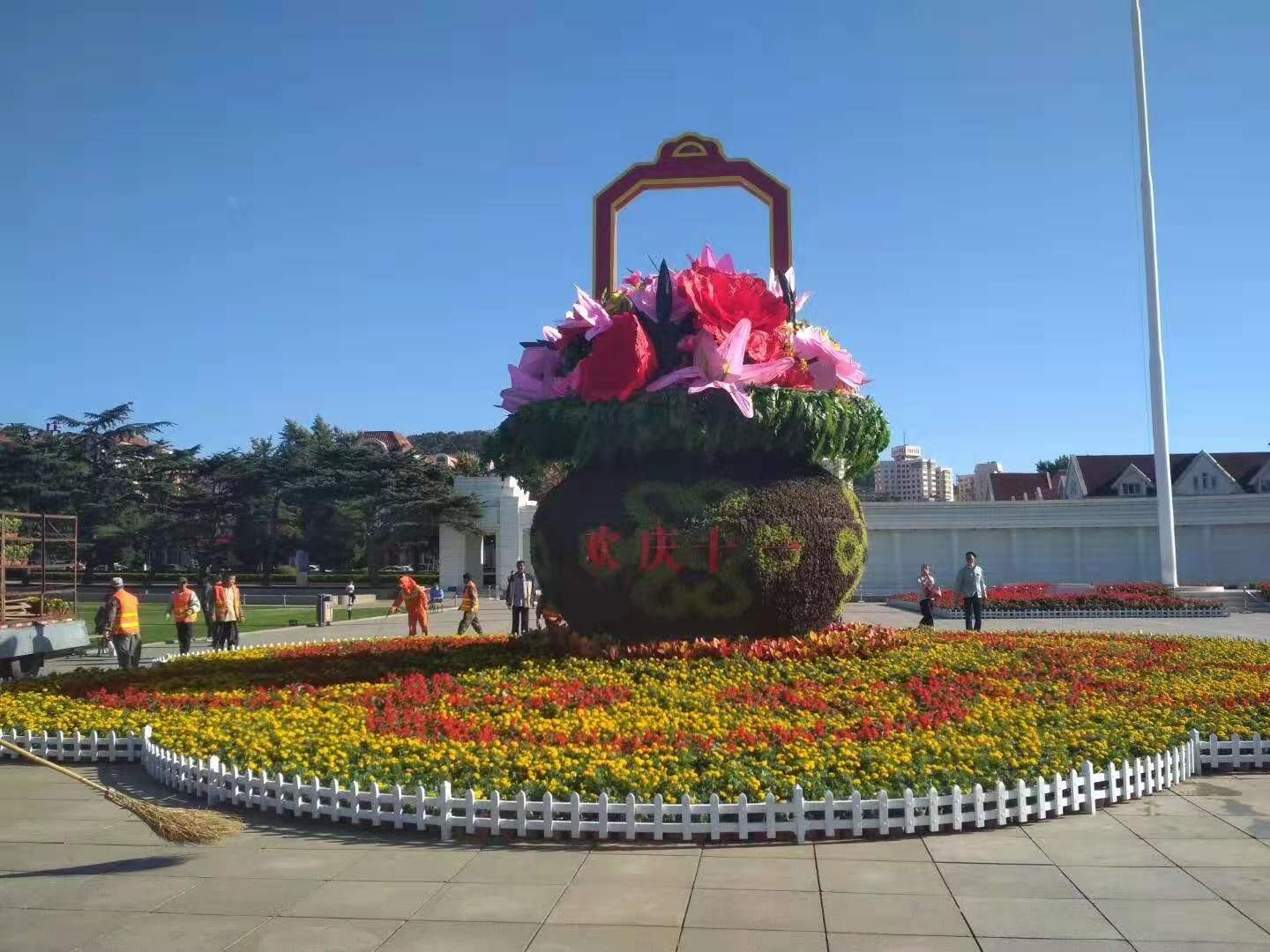 花开绿雕造型  牡丹花主题绿雕造型 艺术雕塑五一节