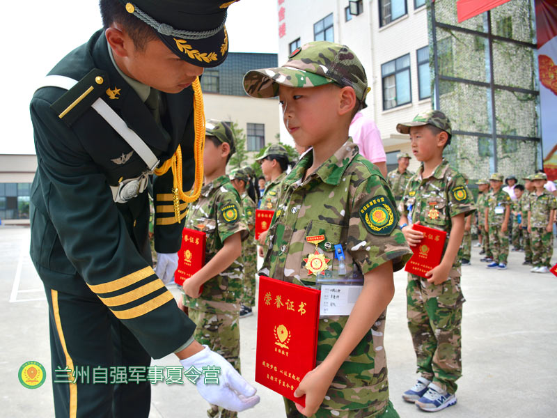 敦煌夏令营-中小学生吃苦夏令营军校锻炼