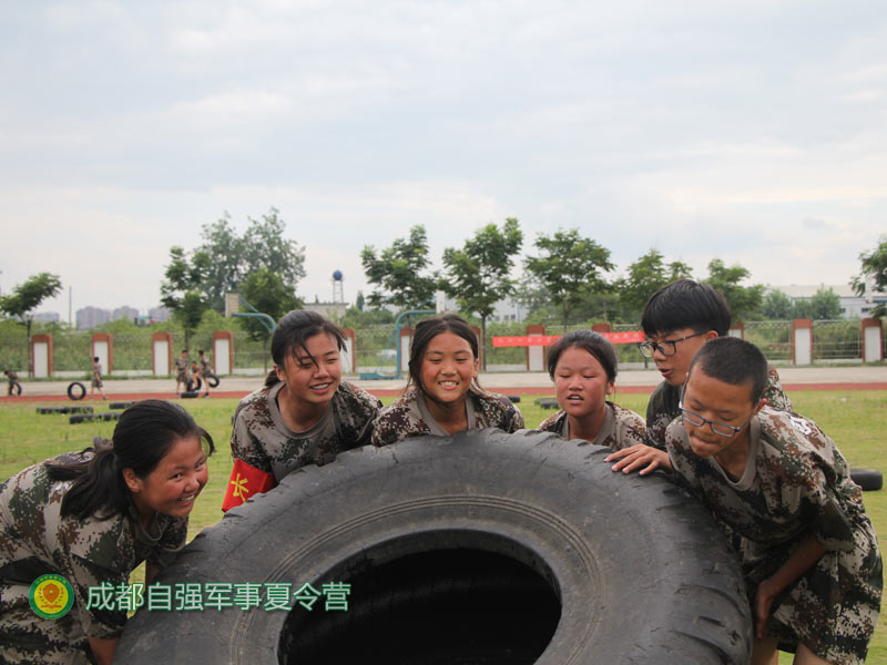 合作军事夏令营，规范行为习惯