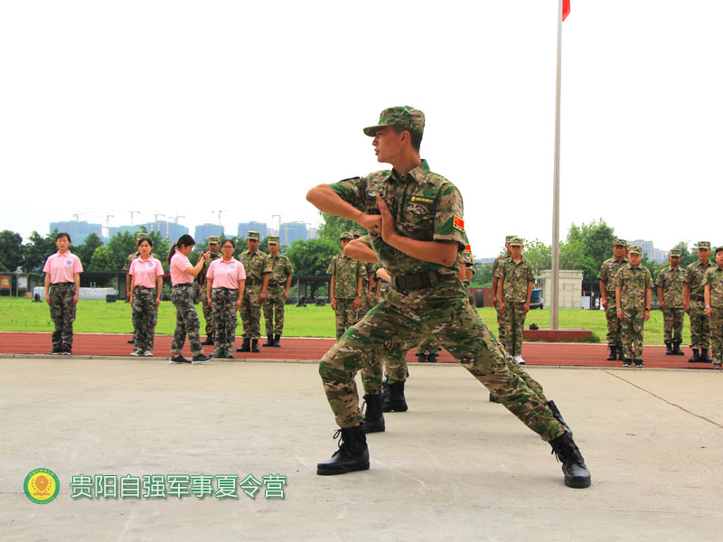 贵阳市军训夏令营，锻炼成长