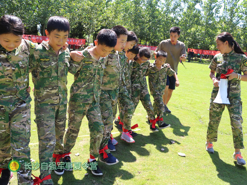 长沙市军训夏令营，吃苦锻炼