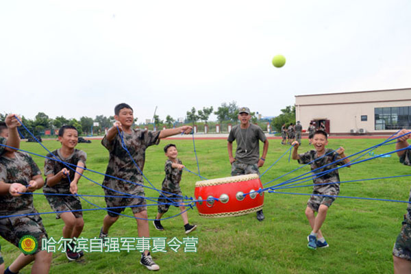 黑龙江市学生夏令营-正能量拓展夏令营-自强军事