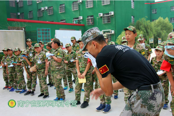 柳州中学生夏令营-军事体验夏令营-自强军训