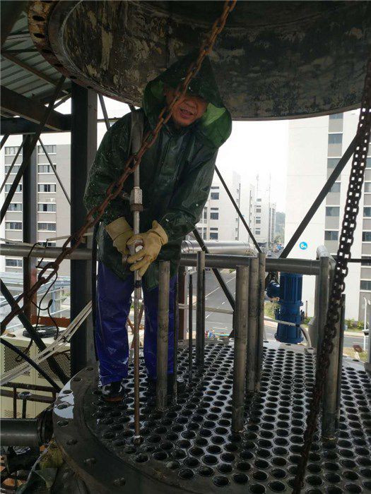 浓缩器清洗、浓缩器除垢-堵塞列管除垢机销售