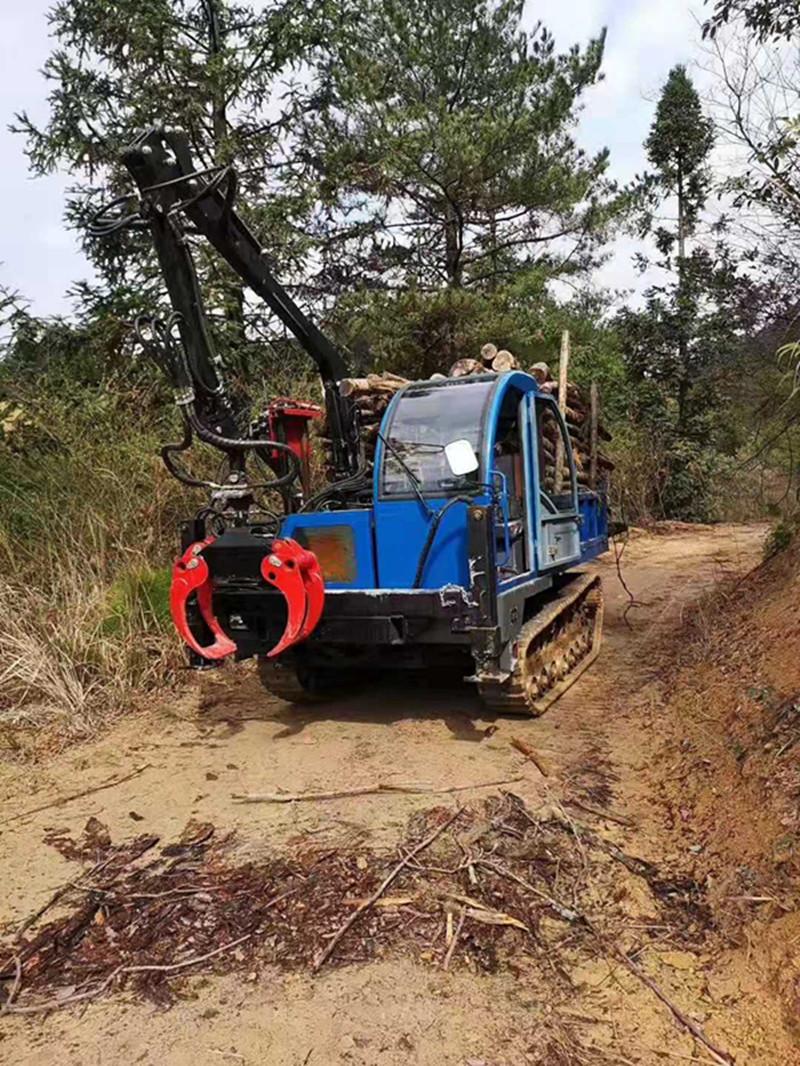 山区陡坡行走6吨木材带抓机转运机