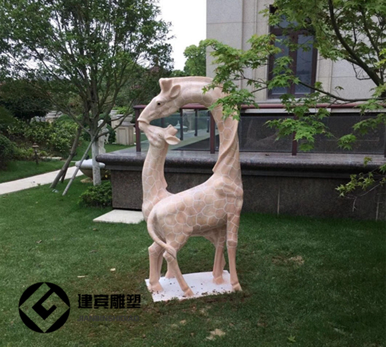 出售长颈鹿石雕