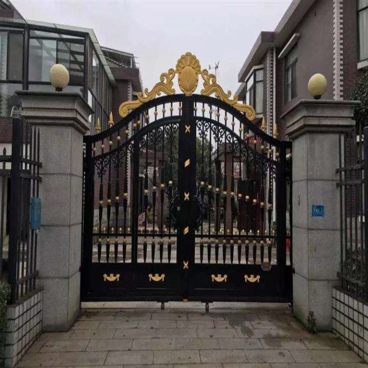 铁艺围墙栏杆肇源县铝合金门厂家提供