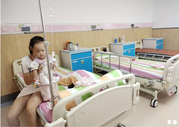 深圳儿童医院引进床椅两用医院陪护床