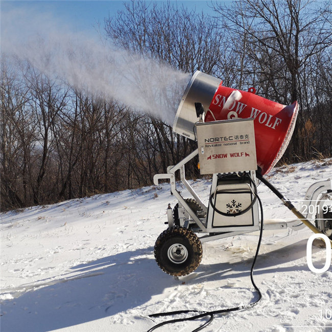 县城人工制雪效率高造雪机 大型造雪机图片