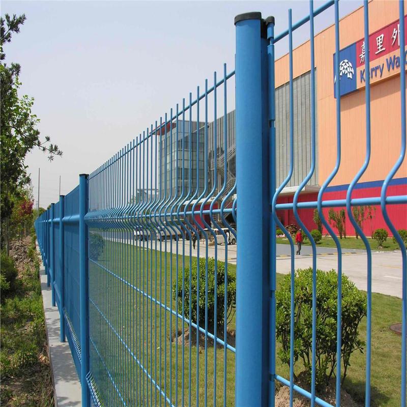 南昌桃型柱护栏生产厂家 战斧式围栏 绿化带隔离铁丝网